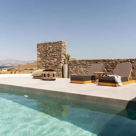 Lenny Parikia (Paros)