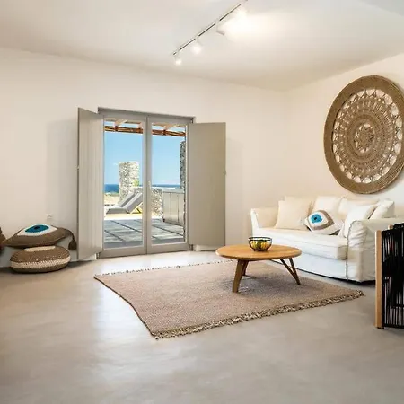 Lenny Parikia (Paros)