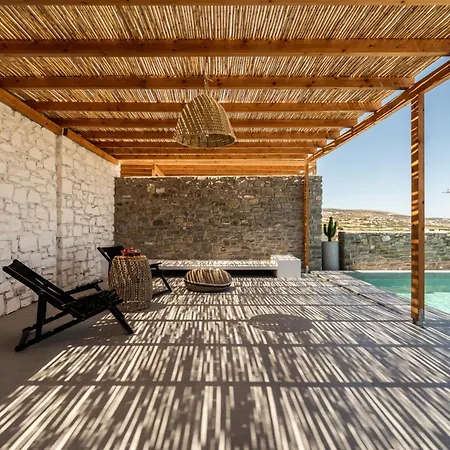 Lenny Parikia (Paros)